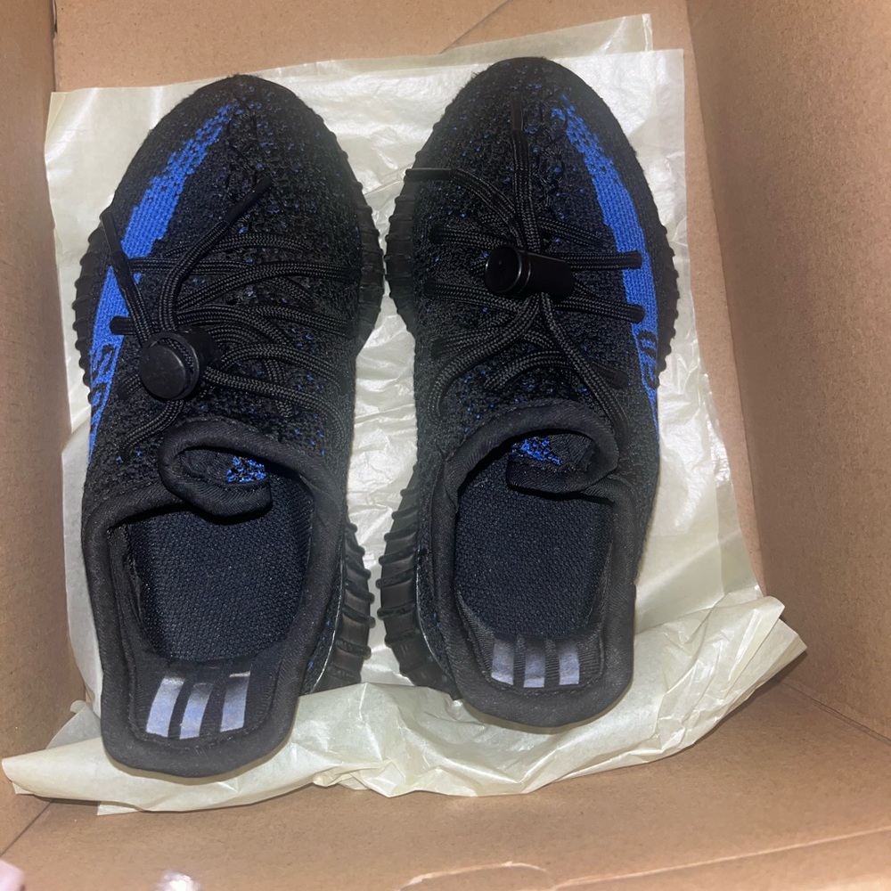 Toddlers Yeezy shoes size 10c